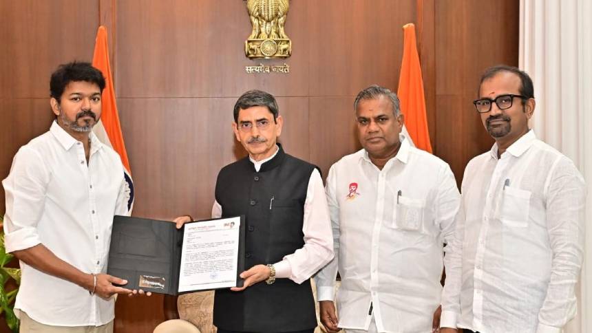 തമിഴ്നാട്ടിൽ സ്ത്രീസുരക്ഷ ഉറപ്പാക്കണം; ​ഗവർണറെ കണ്ട് നിവേദനം കൈമാറി ടിവികെ പ്രസിഡ​ന്റ് വിജയ്