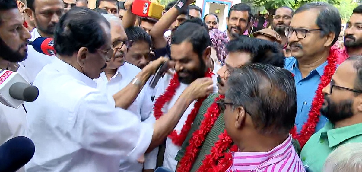 പെരിയ ഇരട്ടകൊലപാതകക്കേസ് ; പ്രതികളായ നാല് സിപിഐഎം നേതാക്കൾ പുറത്തിറങ്ങി