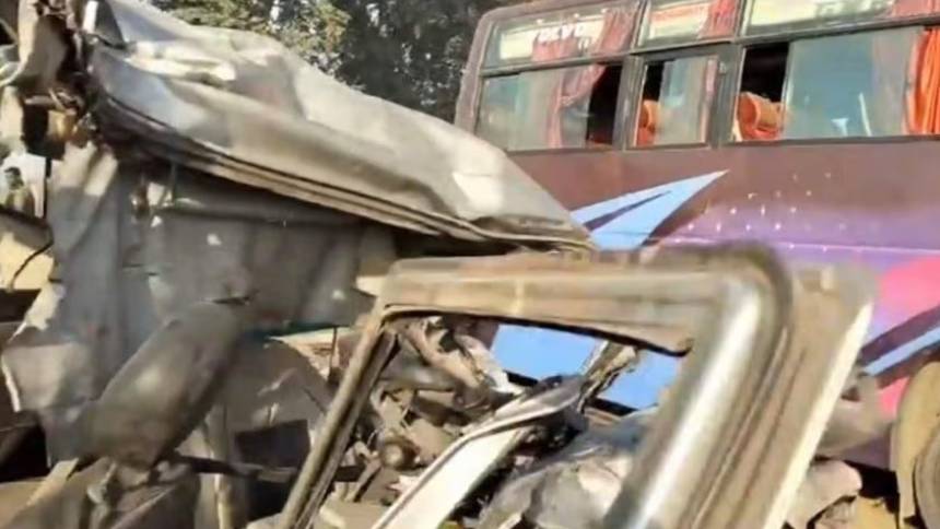 പ്രയാ​ഗ് രാജിൽ തീർത്ഥാടകർ സഞ്ചരിച്ച വാഹനം ബസുമായി കൂട്ടിയിടിച്ച് അപകടം; 10 മരണം