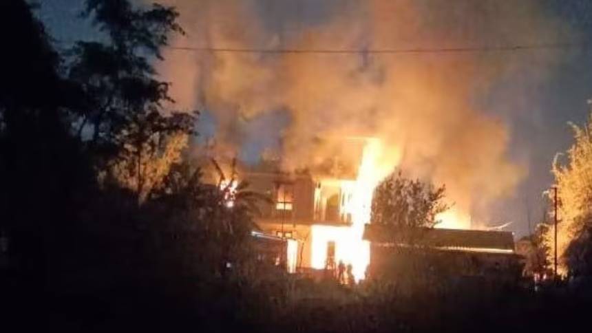 വഖഫ് ഭേ​ദ​ഗതിയെ പിന്തുണച്ചു; മണിപ്പൂരിൽ ബിജെപി നേതാവിന്റെ വീടിന് തീയീട്ട് പ്രതിഷേധക്കാർ