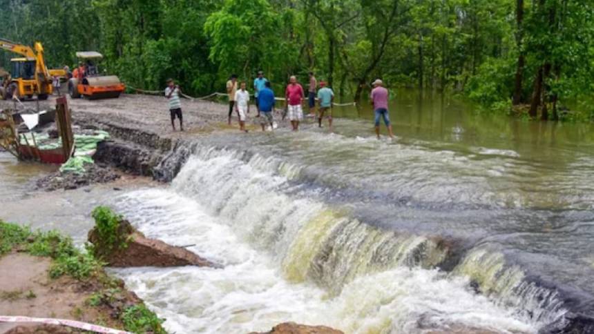 വടക്കുകിഴക്കൻ സംസ്ഥാനങ്ങളിൽ വെള്ളപ്പൊക്കവും മണ്ണിടിച്ചിലും; മരണം 34 ആയി