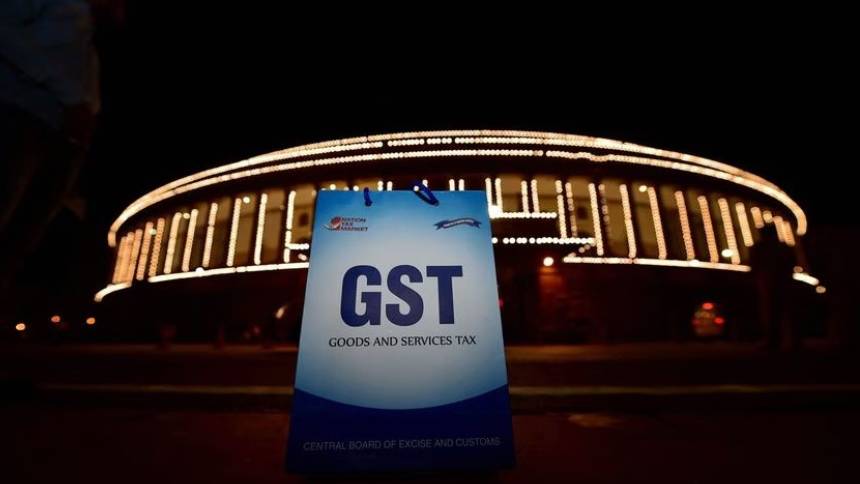 12 ശതമാനം നിരക്ക് ഒഴിവാക്കി; ജിഎസ്ടി സ്ലാബുകൾ മൂന്നായി കുറച്ചേക്കും