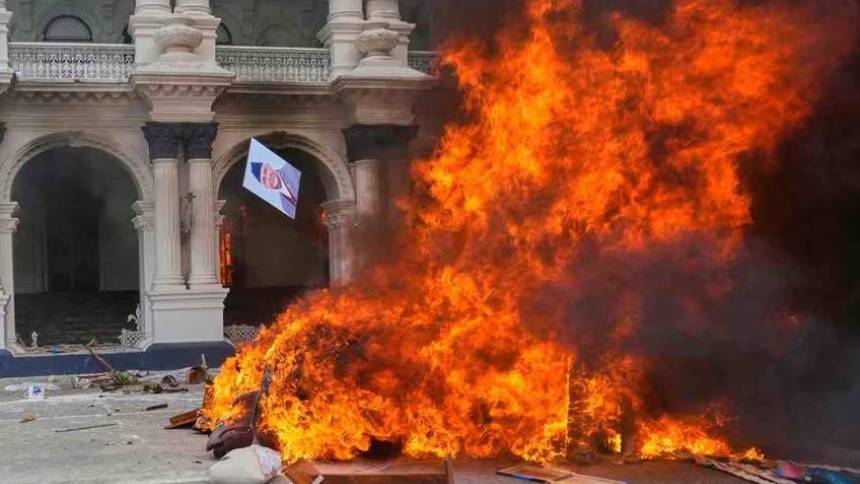 ജെന്‍സി പ്രക്ഷോഭം; നേപ്പാളിന്റെ നിയന്ത്രണം ഏറ്റെടുത്ത് സൈന്യം, വിമാന സർവീസുകൾ റദ്ദാക്കി